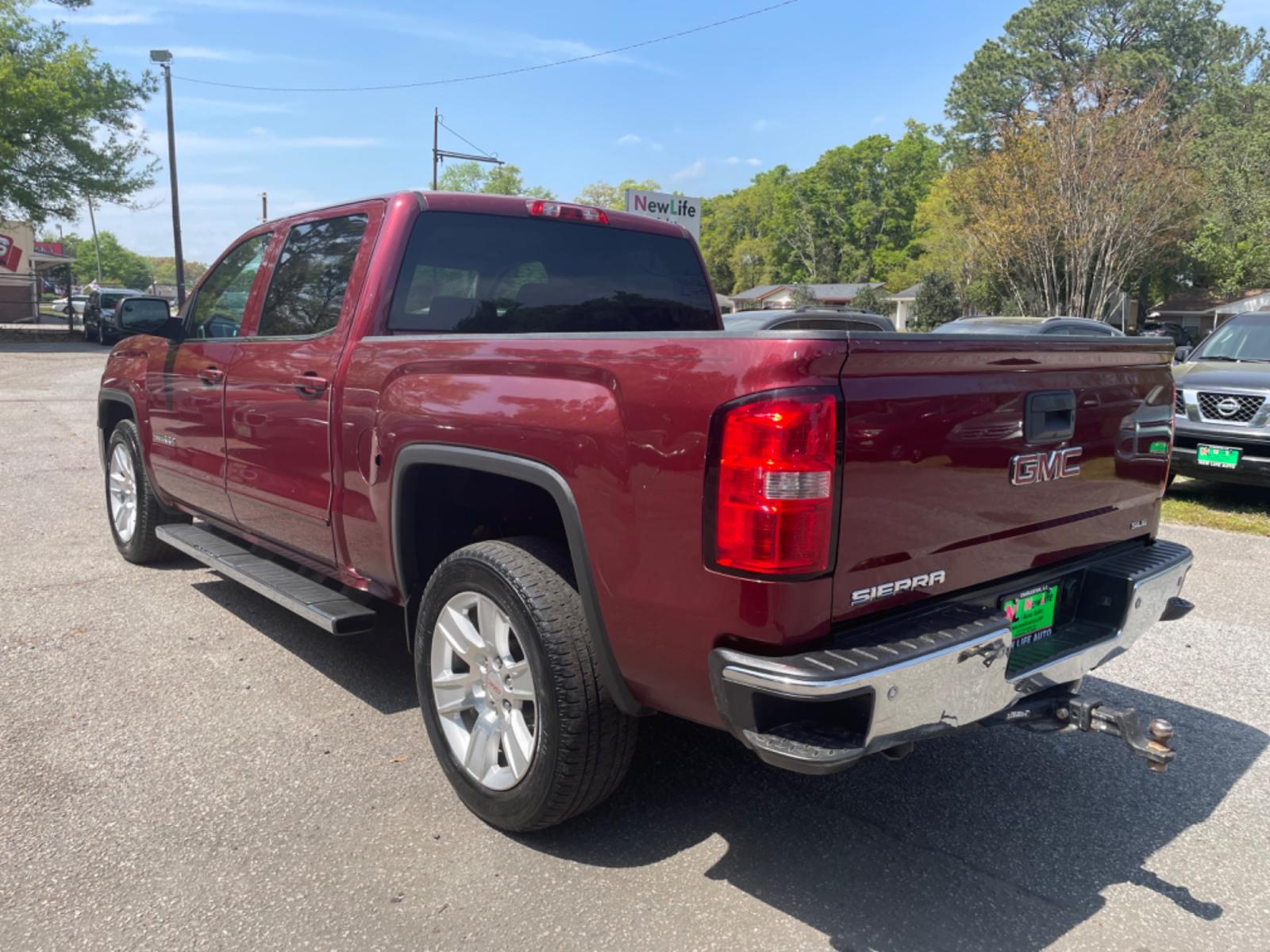 2014 RED GMC SIERRA 1500 SLE (3GTP1UEC5EG) with an 5.3L engine, Automatic transmission, located at 5103 Dorchester Rd., Charleston, SC, 29418-5607, (843) 767-1122, 36.245171, -115.228050 - Comfortable Interior with AUX/Bluetooth/Pandora, OnStar, Backup Camera, Dual Climate Control, Power Everything (windows, locks, seats, mirrors), Keyless Entry, Bed Liner, Running Boards, Tow Package, Alloy Wheels. Local Trade-in!! 195k miles Located at New Life Auto Sales! 2023 WINNER for Post & Co - Photo #4